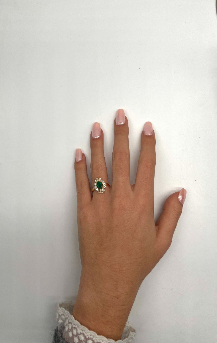 Bague Française émeraude Forme Ovale Sertie De 12 Diamants En Or Blanc -photo-6