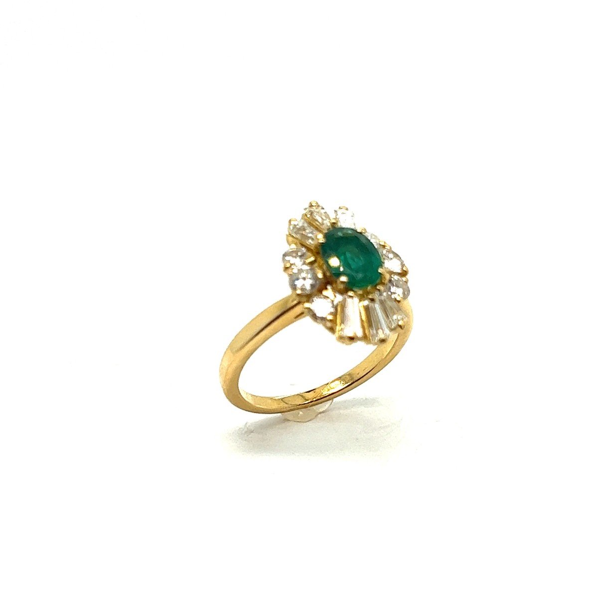Bague Française émeraude Forme Ovale Sertie De 12 Diamants En Or Blanc 