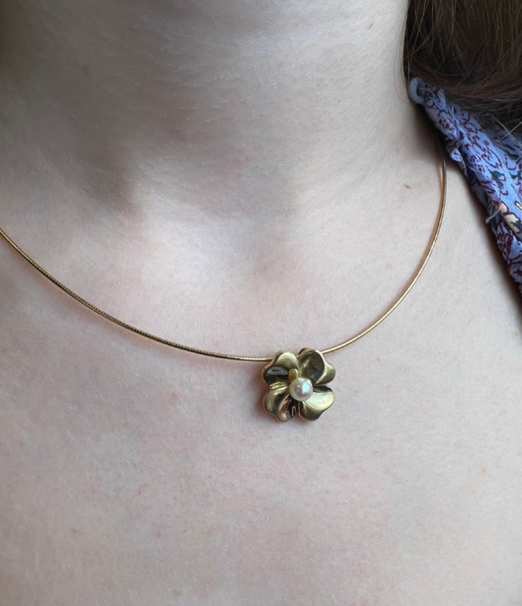 Collier Oméga à Maille Semi-rigide Avec Pendentif Fleur Et Perle De Culture -photo-3