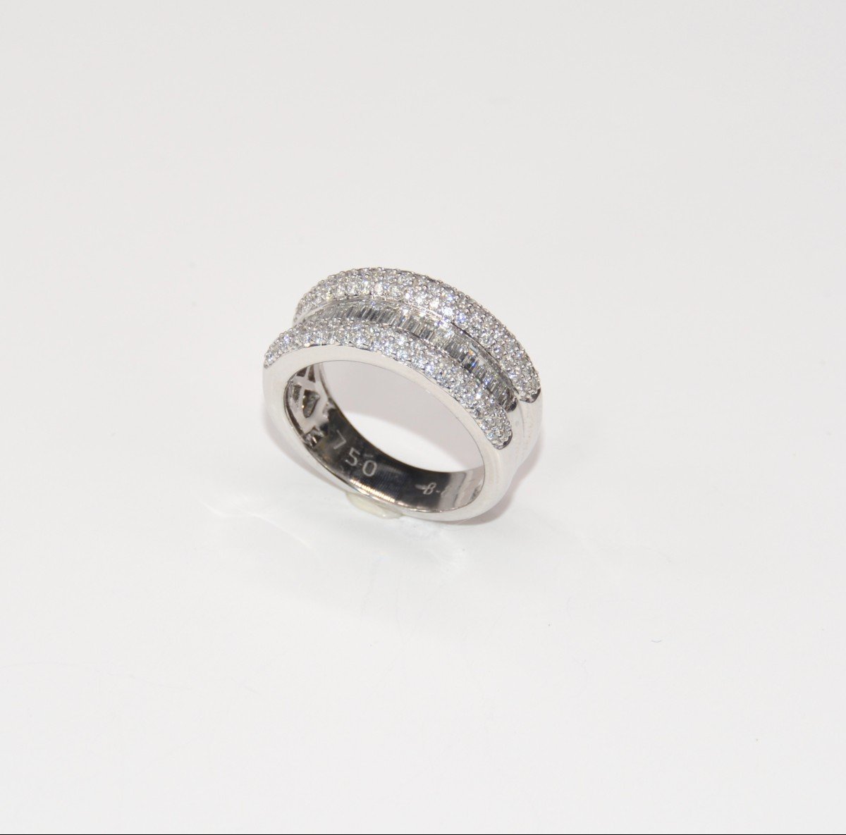 Bague De Fiançailles En Or Blanc Avec Diamants Taille Navette Et Taille Brillante