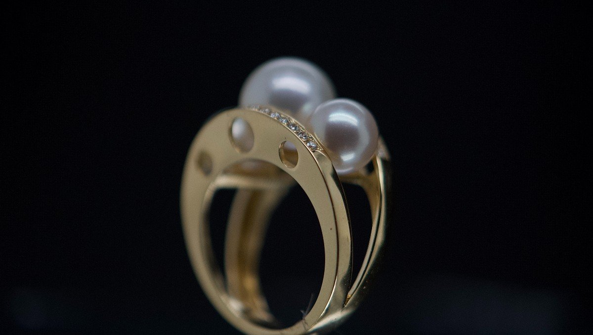 18 Ct Gold Ring Adorned With Pearls And 0.300 Ct Diamonds-photo-2