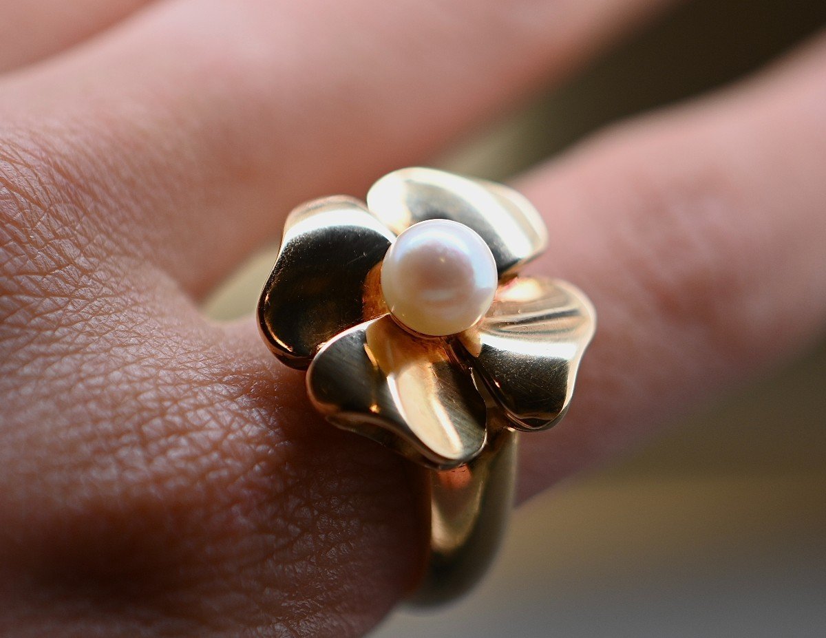 Cocktail Ring Decorated With A Flower In 18k Yellow Gold With Cultured Pearl-photo-1