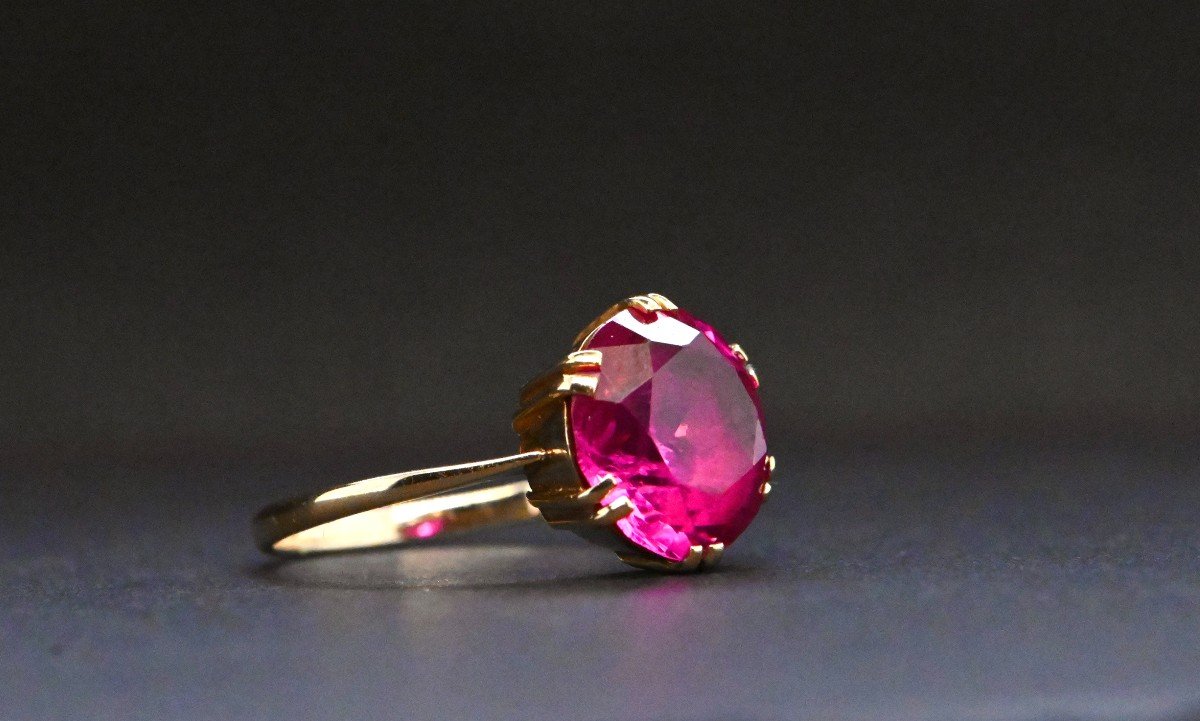18 Carat Gold Ring Adorned With A Pink Glass Briolette -photo-3