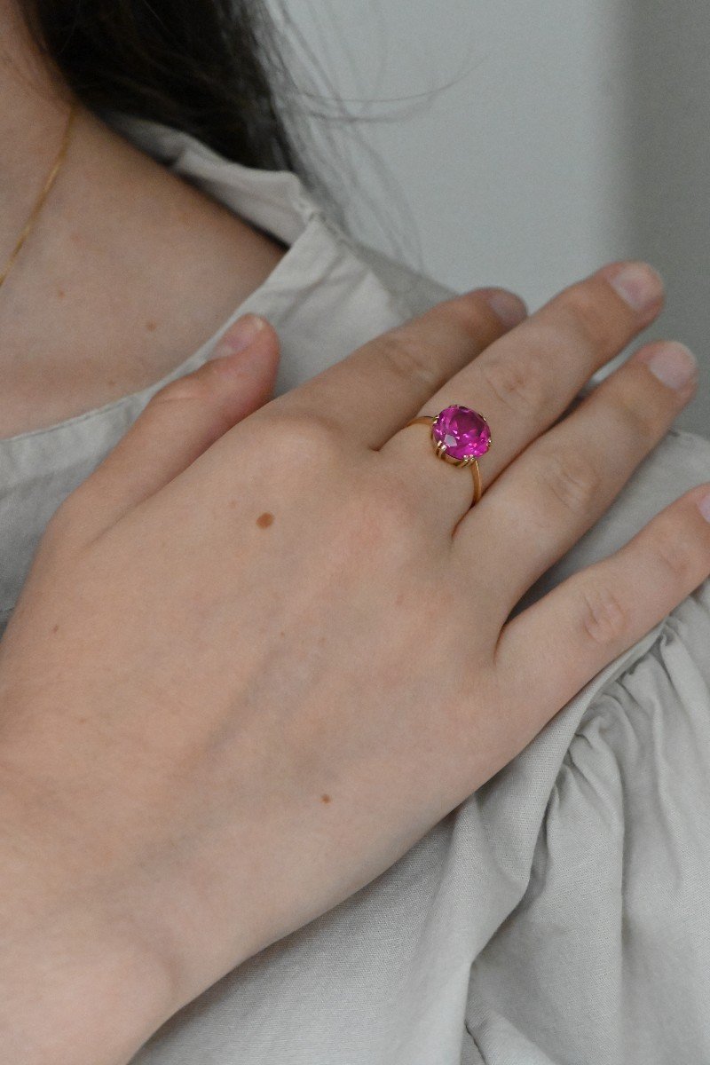 18 Carat Gold Ring Adorned With A Pink Glass Briolette -photo-7