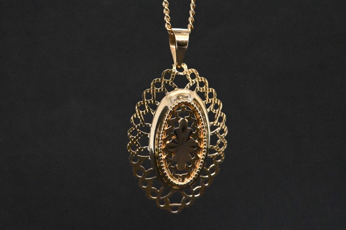 Old Medallion Pendant In 18 Carat Gold-photo-2