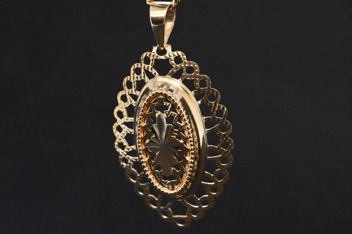 Old Medallion Pendant In 18 Carat Gold-photo-3