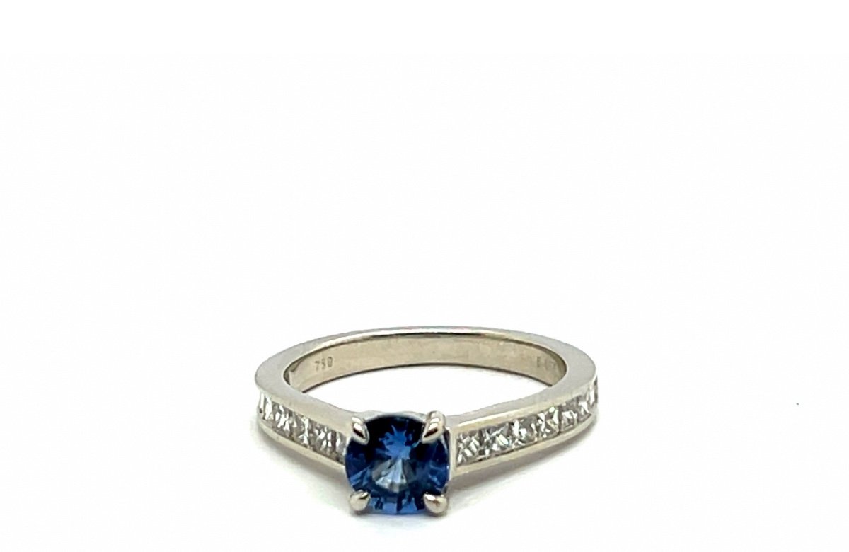 Bague Or Blanc 18 Carats Saphir et Diamants 0.800 Carats