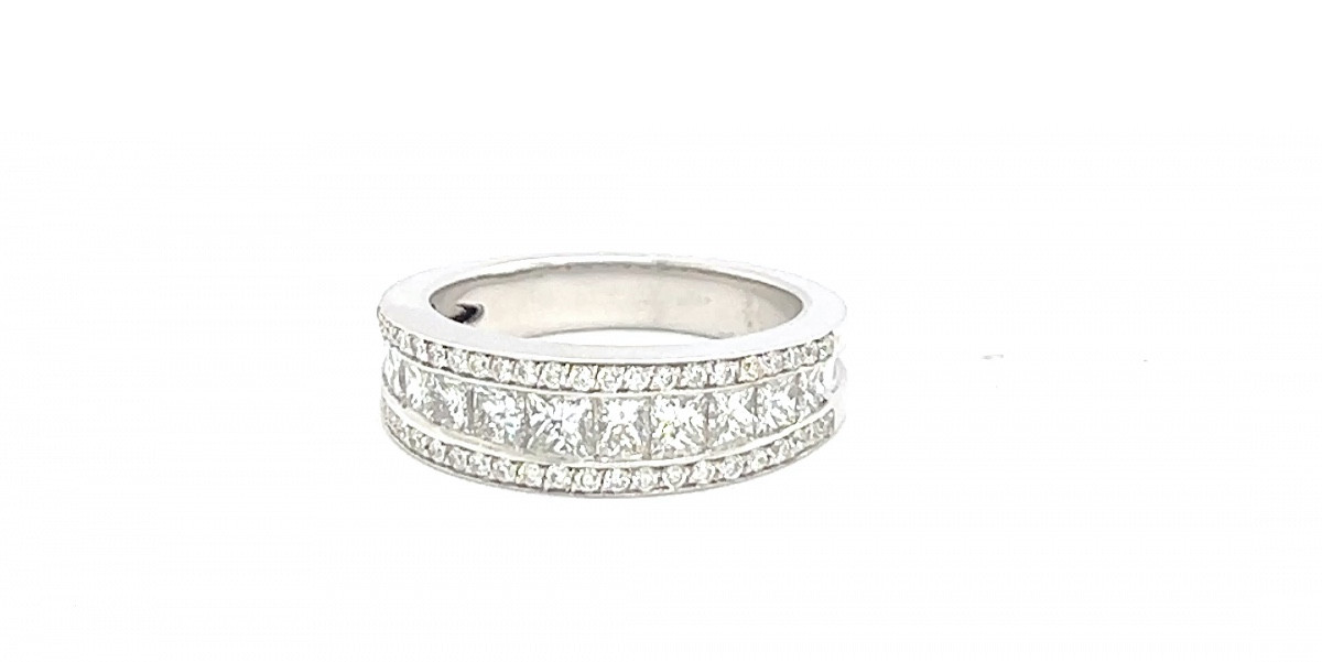 Bague Or Blanc 18 Carats Sertie De Diamants Taille Princesse Et Brillant