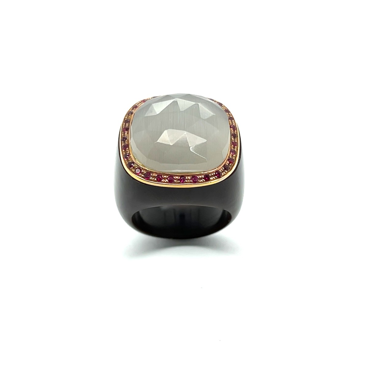 Vintage Ring In Gray Quartz, Ruby, 18k Yellow Gold And Bakelite