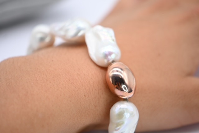 Bracelet En Perles Baroques avec Or Rose 18K et Fermoir en Bakélite-photo-4