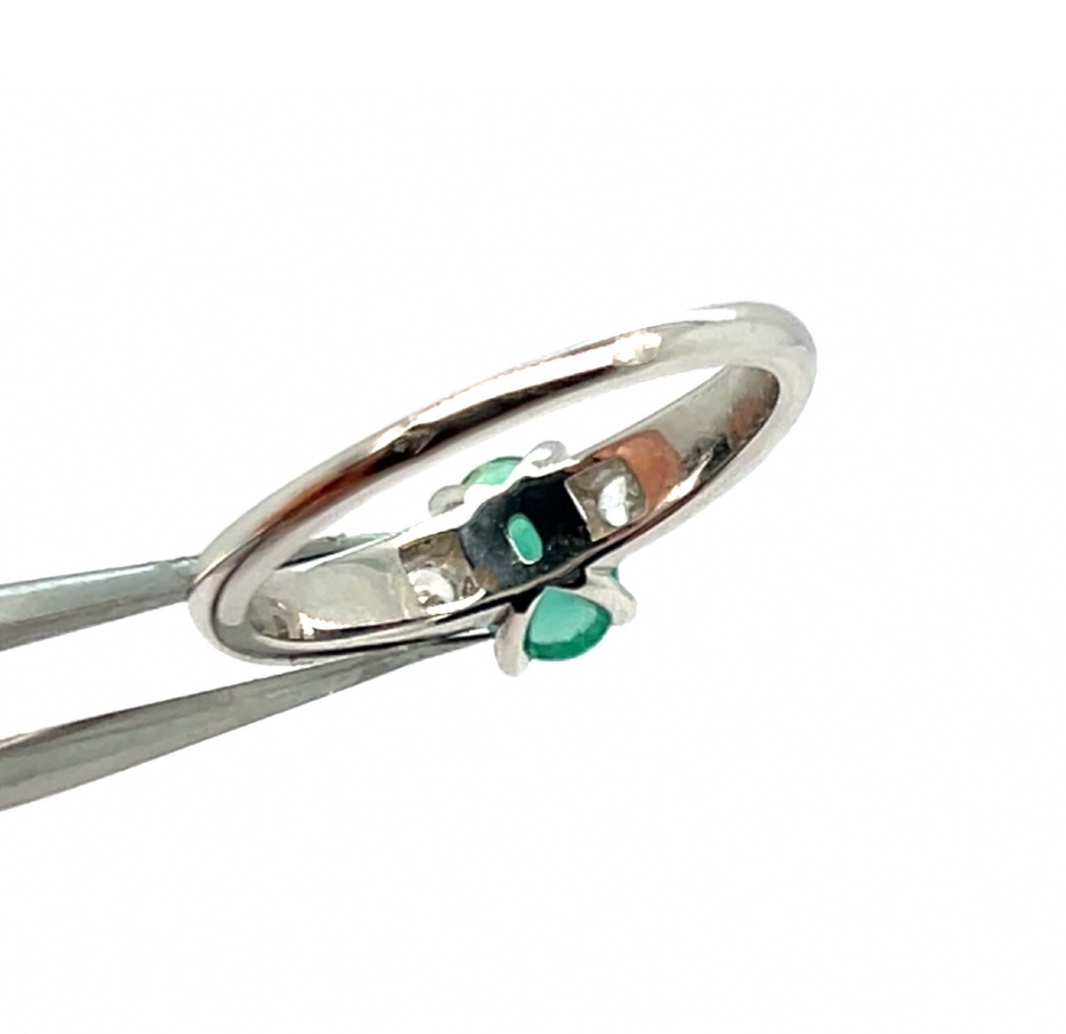 Bague en Or Blanc 18 Carats avec Émeraude de 0,81 Carat et Diamants de 0,22 Carat-photo-2