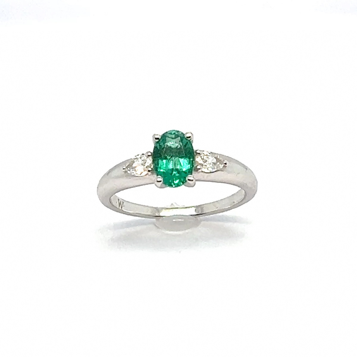 Bague en Or Blanc 18 Carats avec Émeraude de 0,81 Carat et Diamants de 0,22 Carat-photo-1