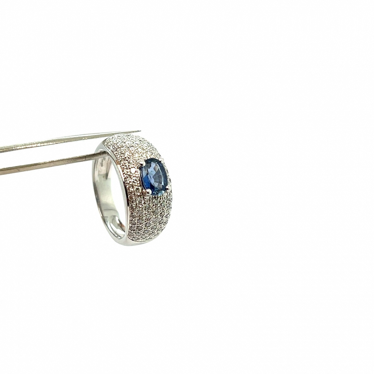 18k White Gold Cocktail Ring With Sapphire And Diamonds-photo-4