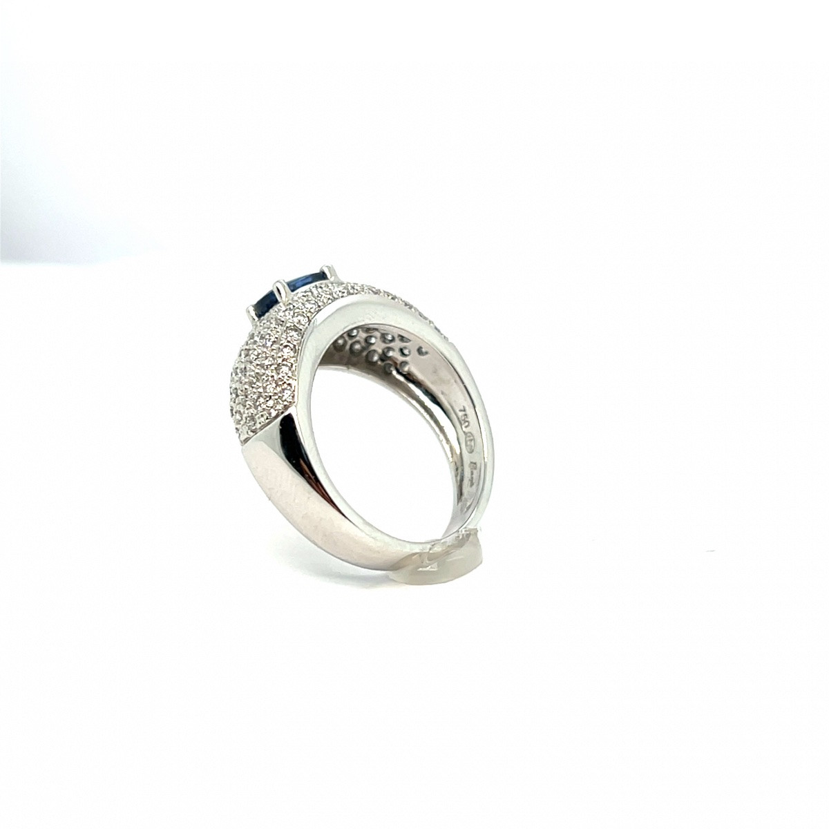 18k White Gold Cocktail Ring With Sapphire And Diamonds-photo-2