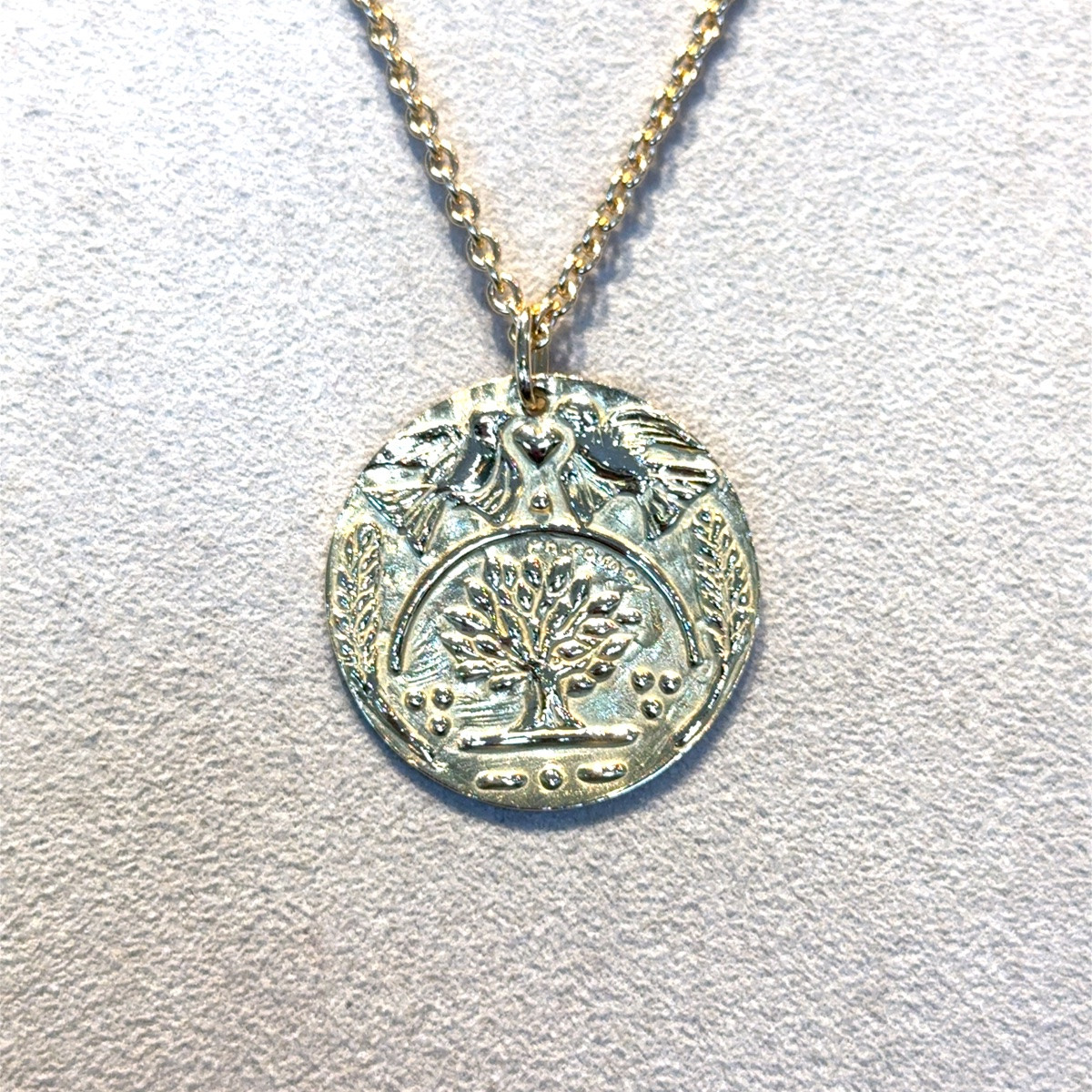 Collier Médaille Symbolique De L’Amour Et De La Réussite En Or Jaune 18 Carats-photo-3