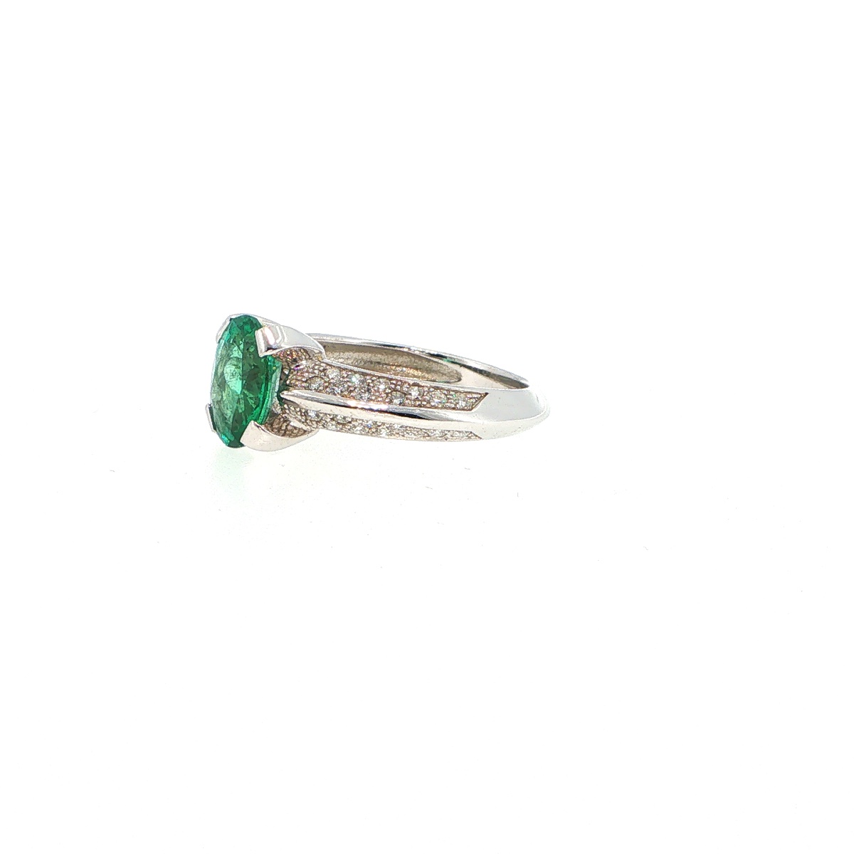 18-carat White Gold Ring With A 1.43-carat Natural Emerald And 40 Diamonds Totaling 0.47 Carats-photo-4