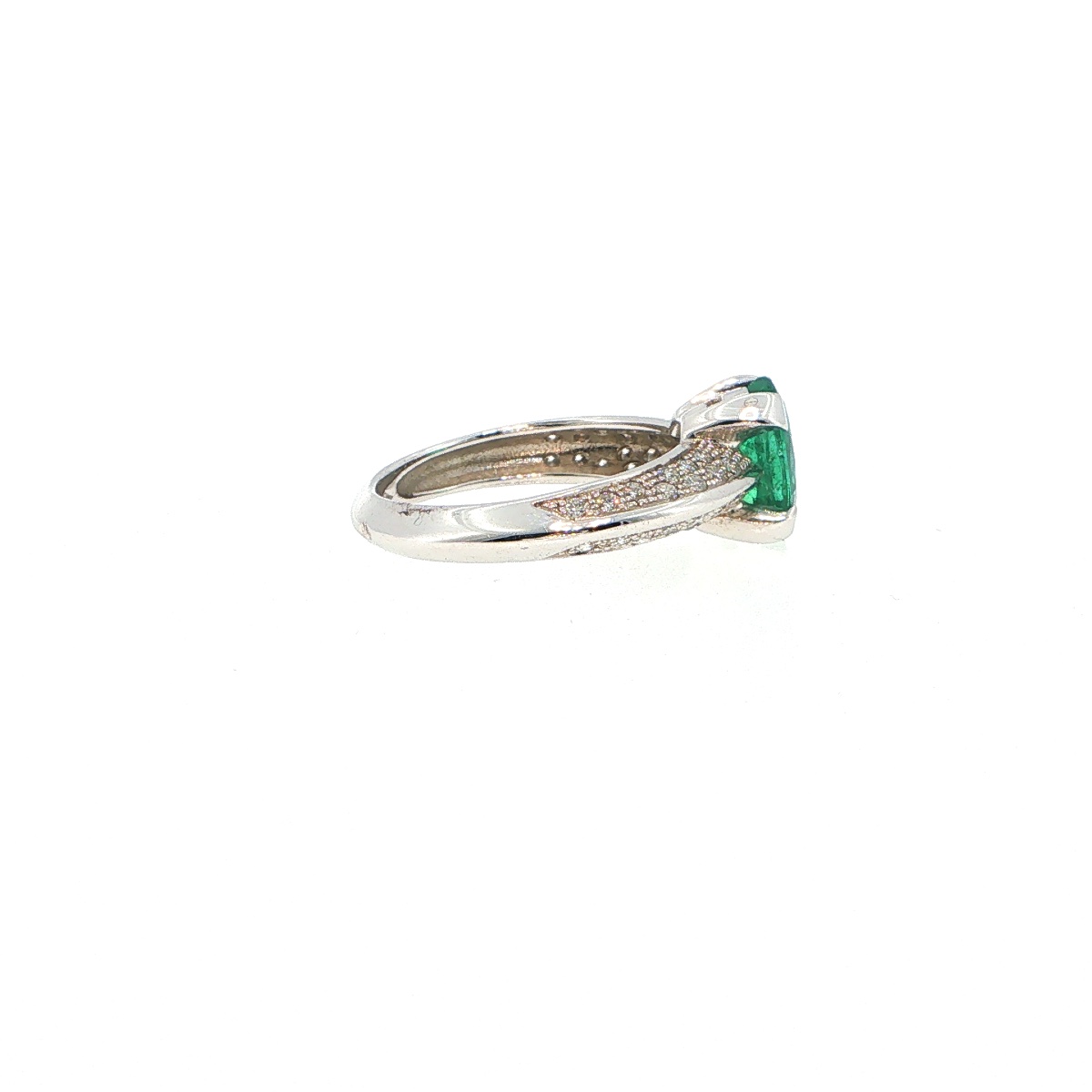 18-carat White Gold Ring With A 1.43-carat Natural Emerald And 40 Diamonds Totaling 0.47 Carats-photo-1