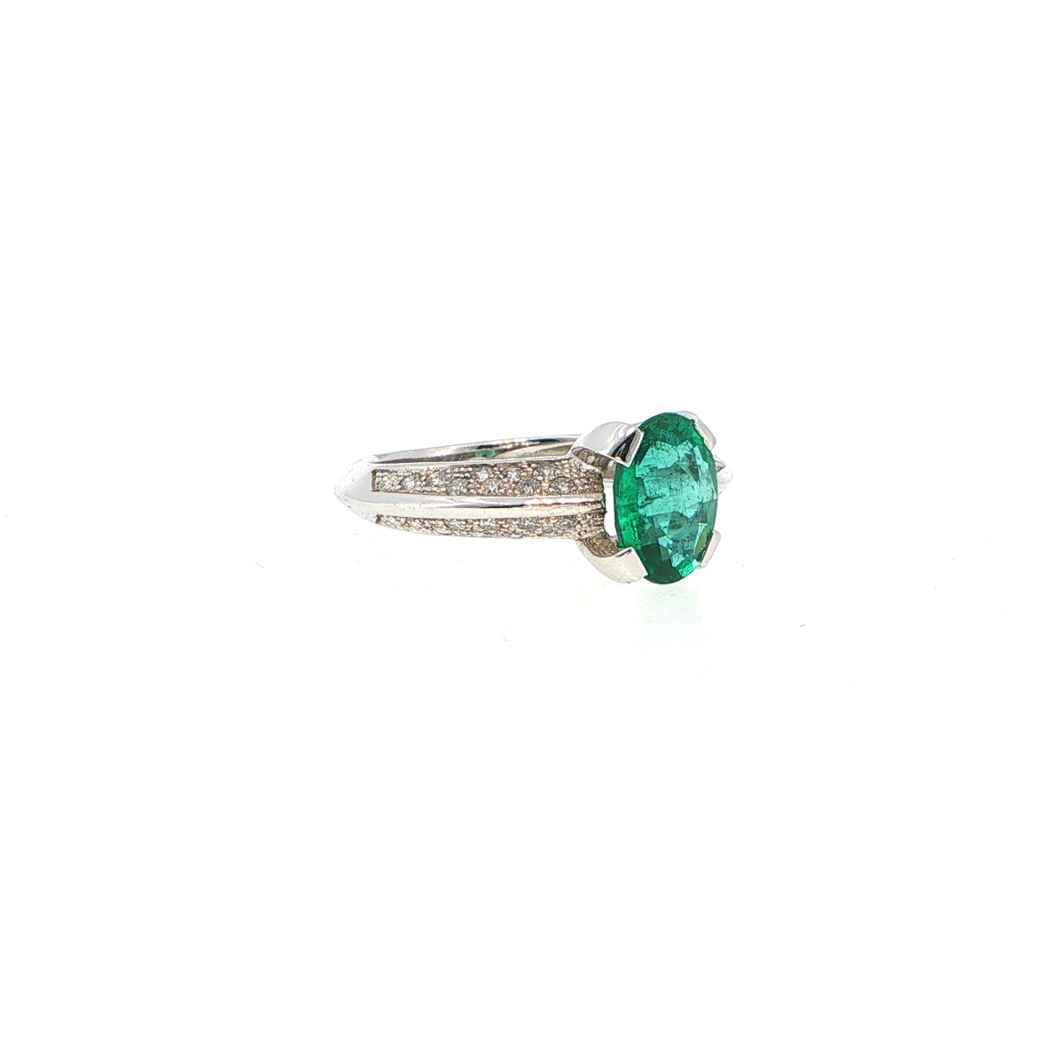 18-carat White Gold Ring With A 1.43-carat Natural Emerald And 40 Diamonds Totaling 0.47 Carats-photo-2