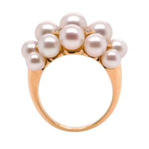 18k Gold Ring Adorned With 0.180 Carat Pearls And Diamonds
