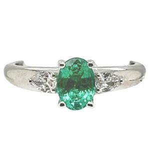 18k White Gold Ring With 0.81 Carat Emerald And 0.22 Carat Diamonds