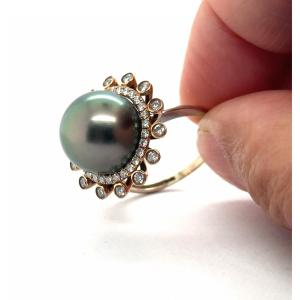 Grey Cultured Pearl And Diamond Ring In Rose Gold With A 18k Rose And White Gold Solar Surround