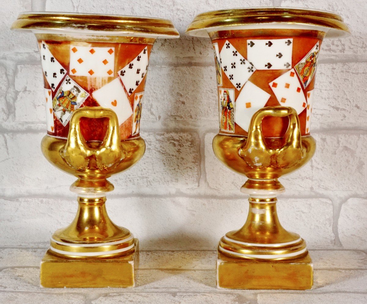 Rare Pair Of Medici Vases In Paris Porcelain Decorated With Playing Cards - Ep. Early 19th Century-photo-3