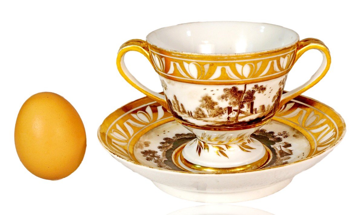 Large Chocolate Cup And Saucer In Paris Porcelain - Late 18th Century