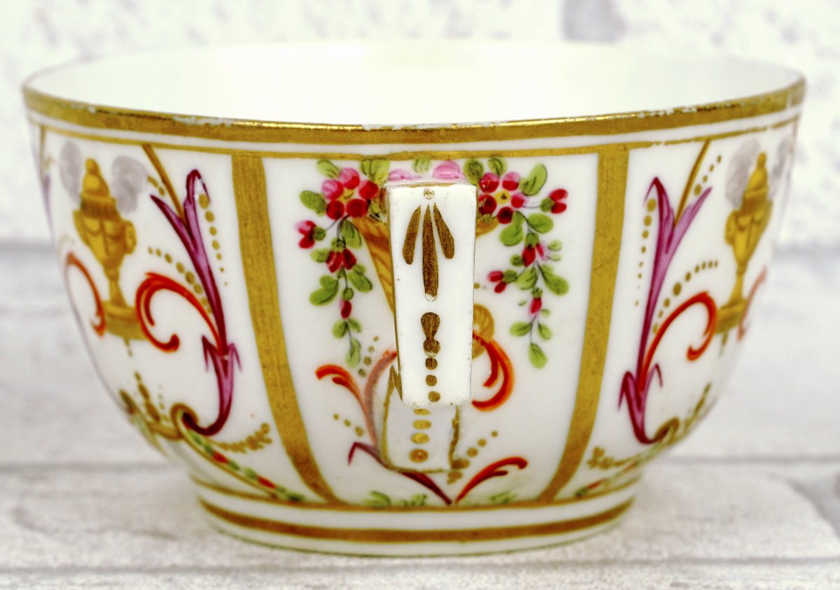 TASSE à THE et sa SOUCOUPE en porcelaine de PARIS - Manufacture "A LA REINE"  - Ep. XVIIIe-photo-3