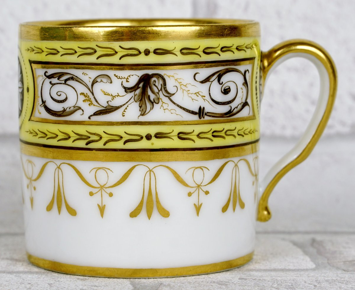 Cup And Saucer In Paris Porcelain - 18th Century-photo-2