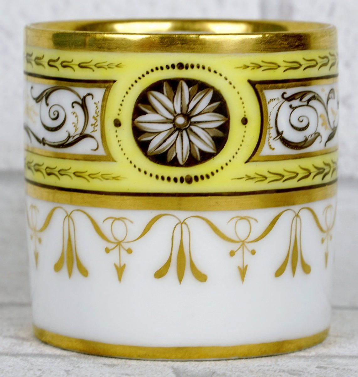 Cup And Saucer In Paris Porcelain - 18th Century-photo-1