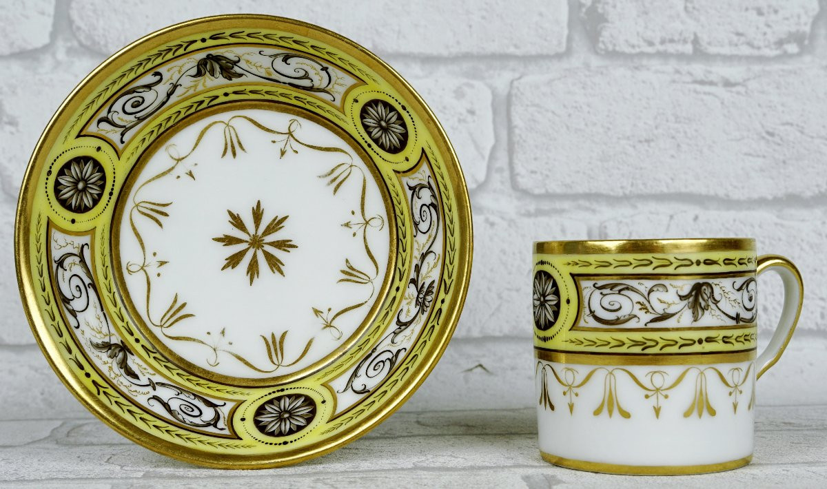 Cup And Saucer In Paris Porcelain - 18th Century-photo-3