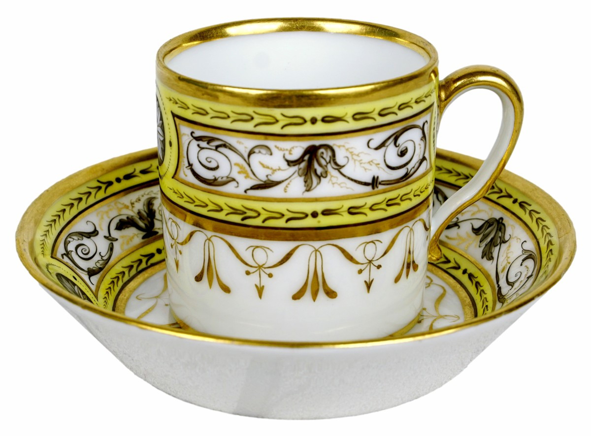 Cup And Saucer In Paris Porcelain - 18th Century