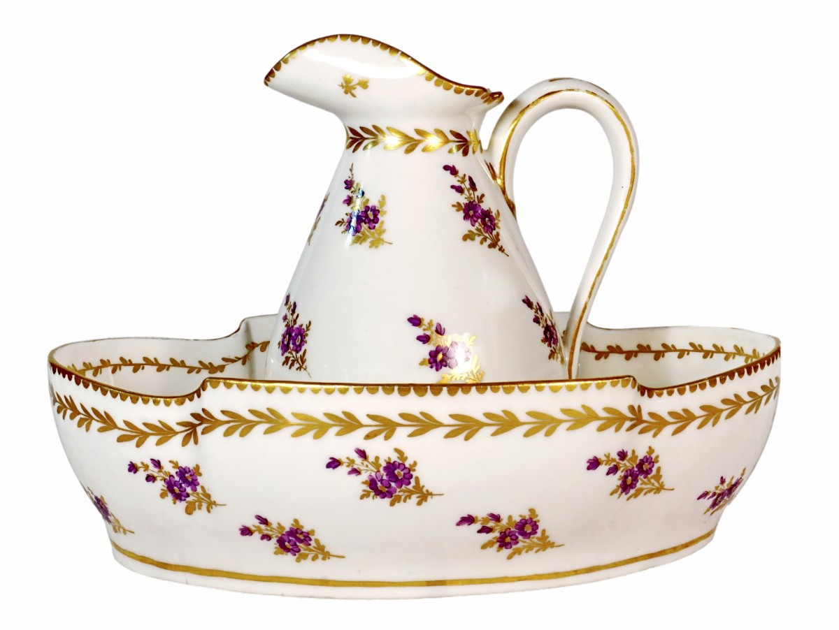 BROC à EAU et son BASSIN - Manufacture A LA REINE - Porcelaine de PARIS - Ep. XVIIIe