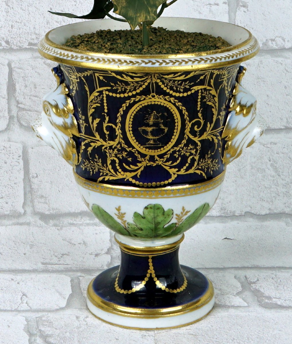 BOUQUET de FLEURS en PORCELAINE de Didier GARDILLOU dans  VASE en porcelaine de PARIS du XVIIIe-photo-1