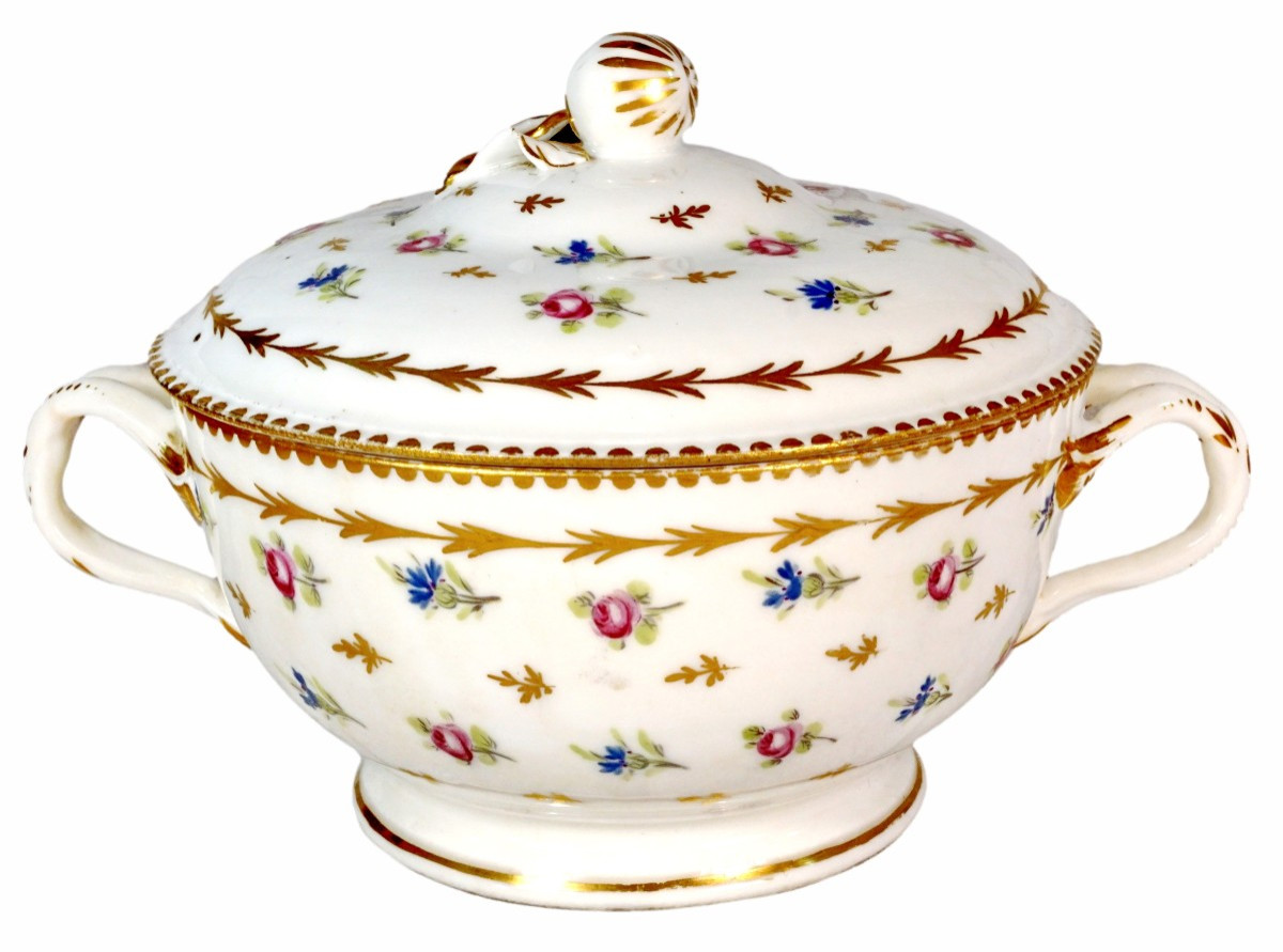 Porcelain Ecuelle à Bouillon From The Manufacture A La Reine In Paris - 18th Century