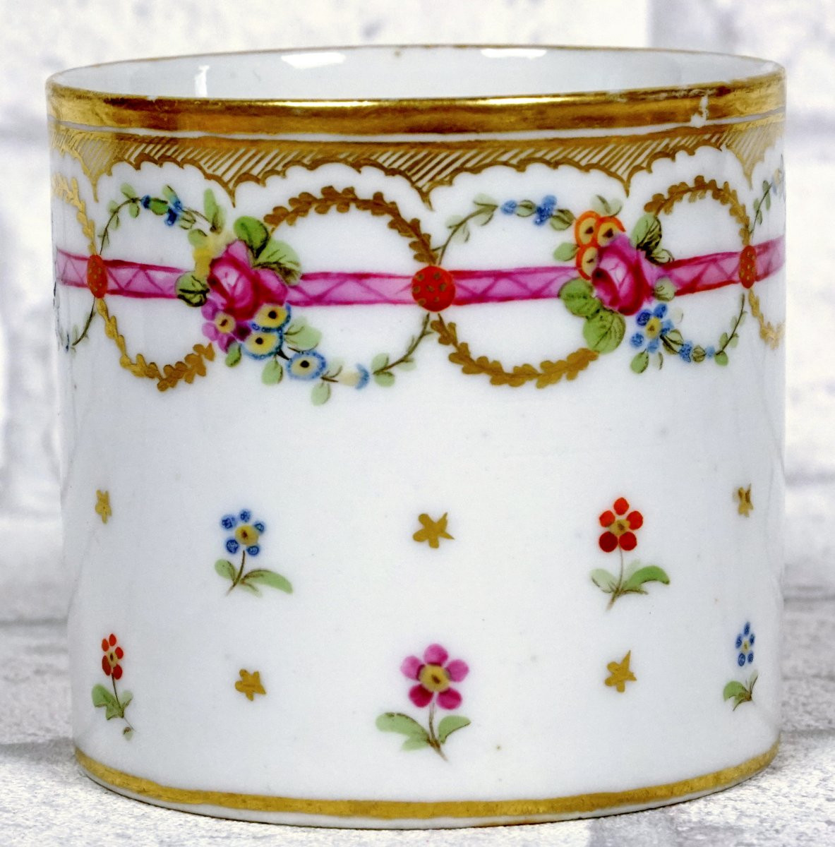 TASSE et sa SOUCOUPE en porcelaine de BORDEAUX - Atelier de VERNEUILH et NEVEU - Ep. XVIIIe-photo-1