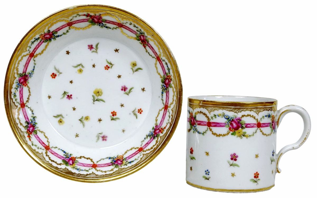 TASSE et sa SOUCOUPE en porcelaine de BORDEAUX - Atelier de VERNEUILH et NEVEU - Ep. XVIIIe