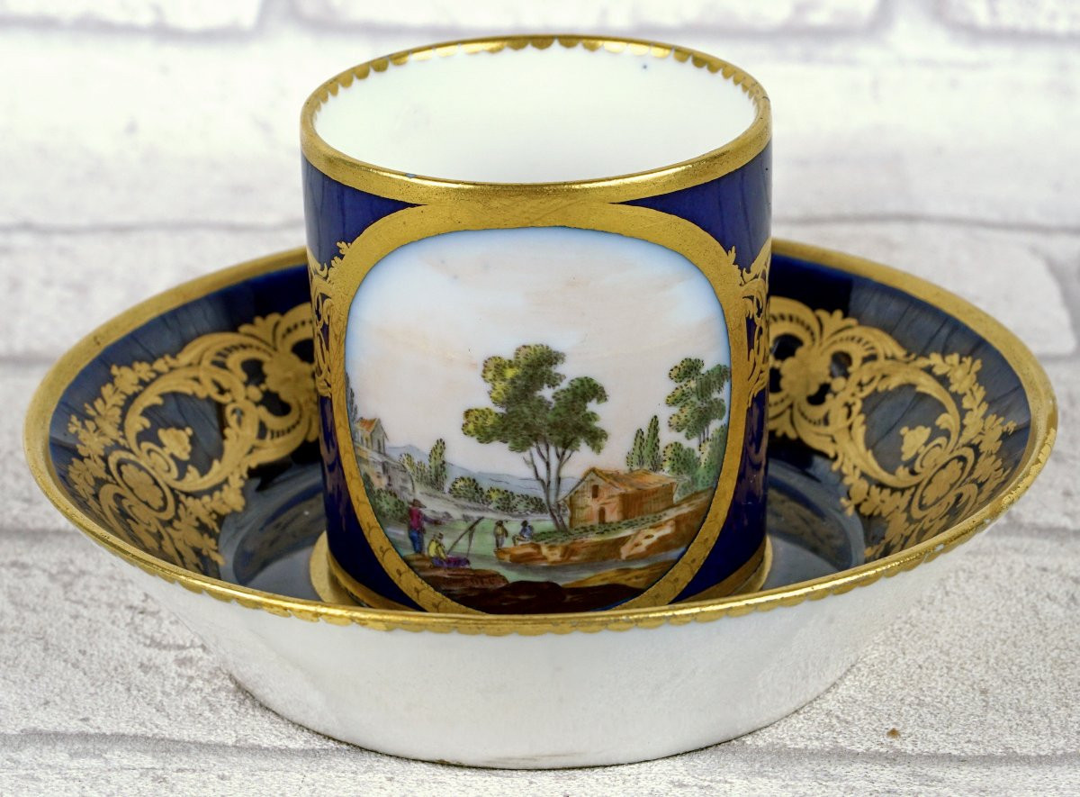 TASSE Litron et sa SOUCOUPE (3e Grandeur) en porcelaine dure de SEVRES - Ep. XVIIIe-photo-2