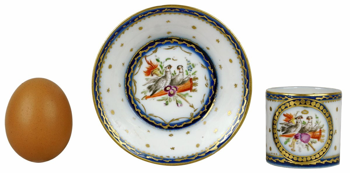 PETITE TASSE MINIATURE et sa SOUCOUPE en porcelaine de BORDEAUX - Atelier de VERENEUILH-photo-2