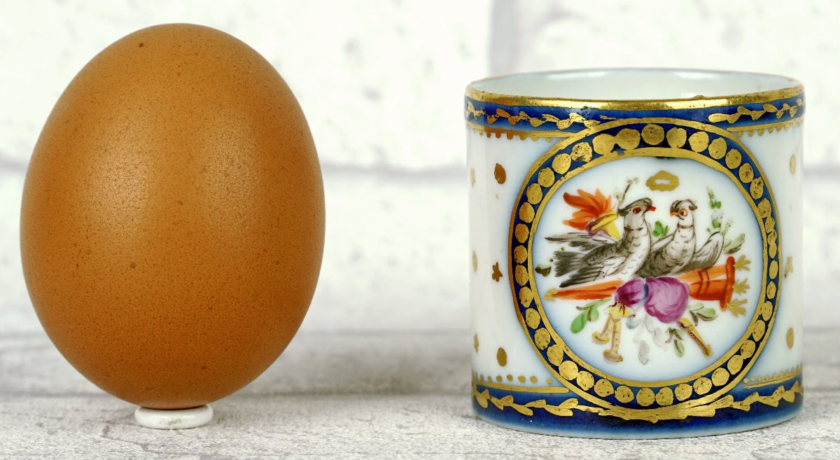 PETITE TASSE MINIATURE et sa SOUCOUPE en porcelaine de BORDEAUX - Atelier de VERENEUILH-photo-3