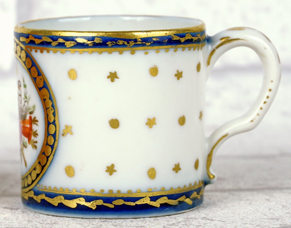 PETITE TASSE MINIATURE et sa SOUCOUPE en porcelaine de BORDEAUX - Atelier de VERENEUILH-photo-4