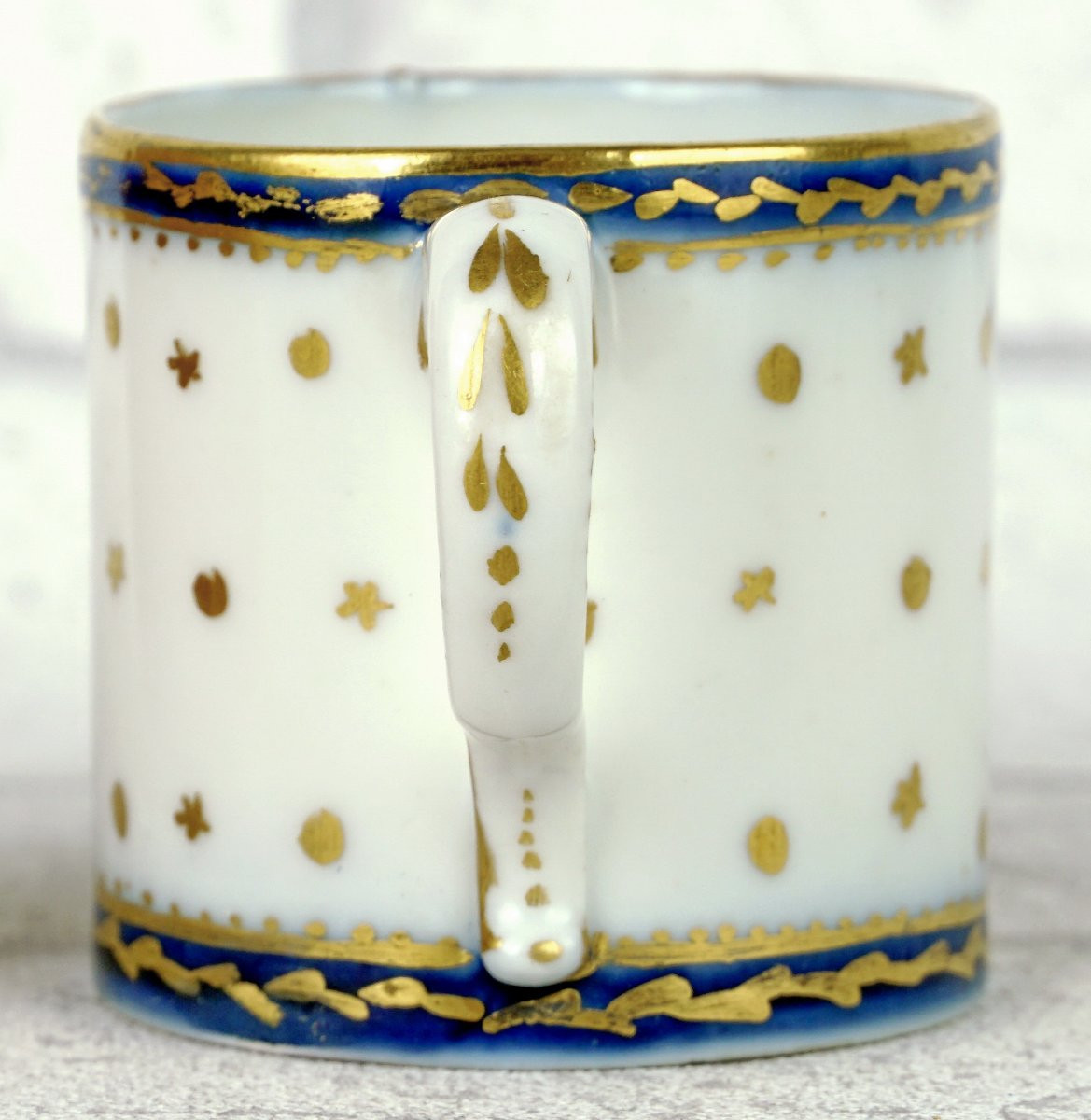 PETITE TASSE MINIATURE et sa SOUCOUPE en porcelaine de BORDEAUX - Atelier de VERENEUILH-photo-1