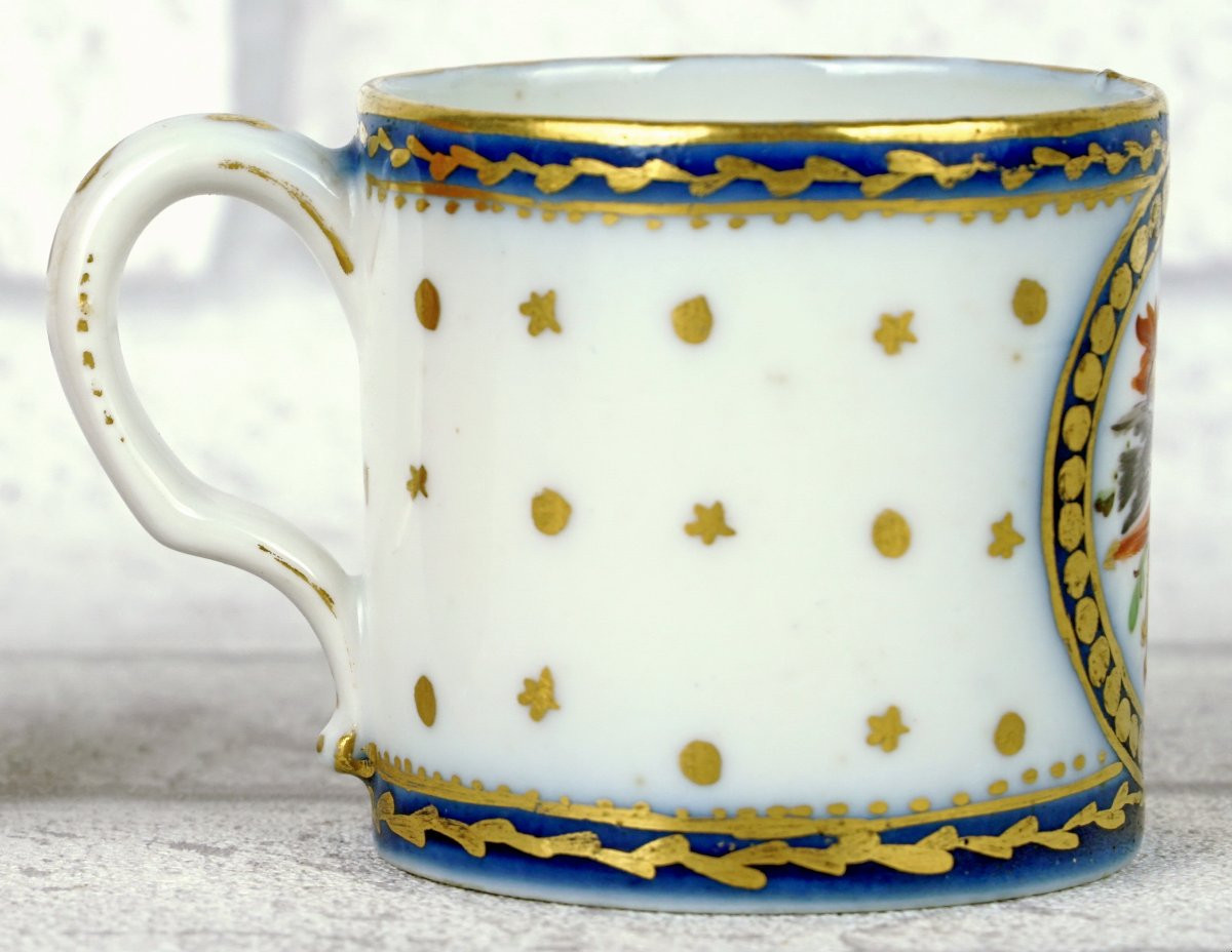 PETITE TASSE MINIATURE et sa SOUCOUPE en porcelaine de BORDEAUX - Atelier de VERENEUILH-photo-2