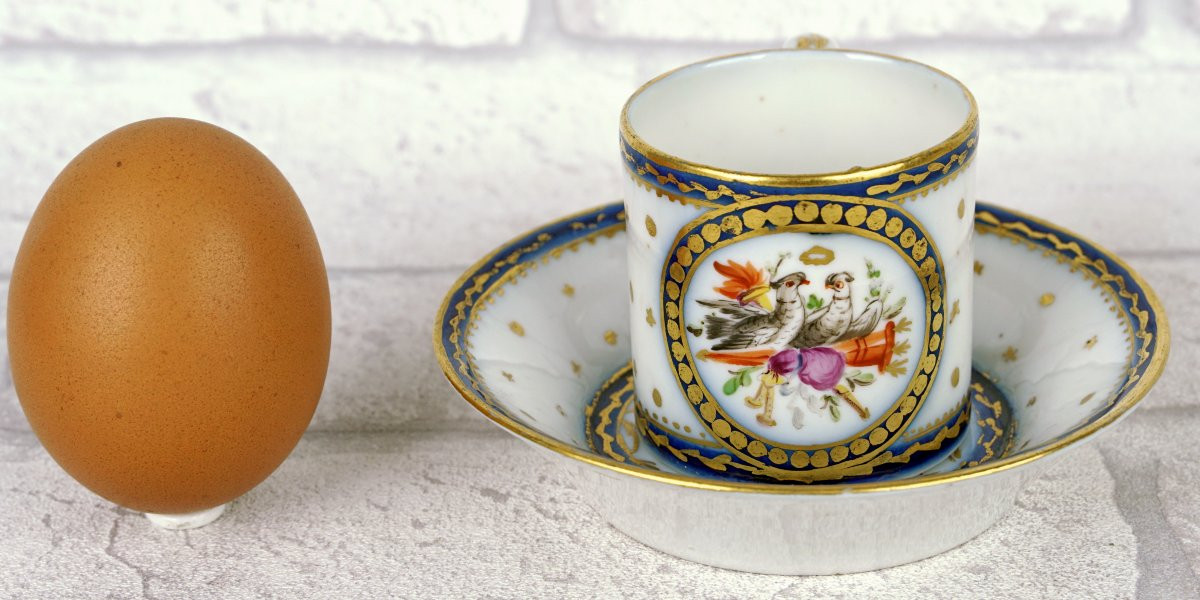 PETITE TASSE MINIATURE et sa SOUCOUPE en porcelaine de BORDEAUX - Atelier de VERENEUILH-photo-4