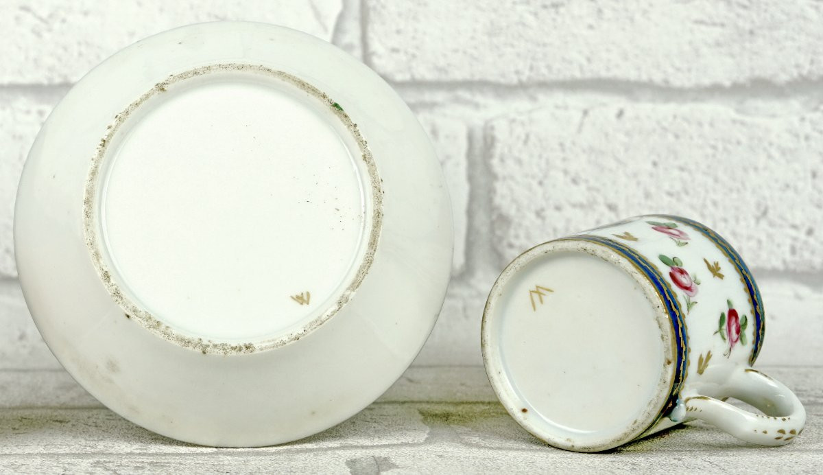 PETITE TASSE MINIATURE et sa SOUCOUPE en porcelaine de BORDEAUX - Atelier de VERENEUILH-photo-5