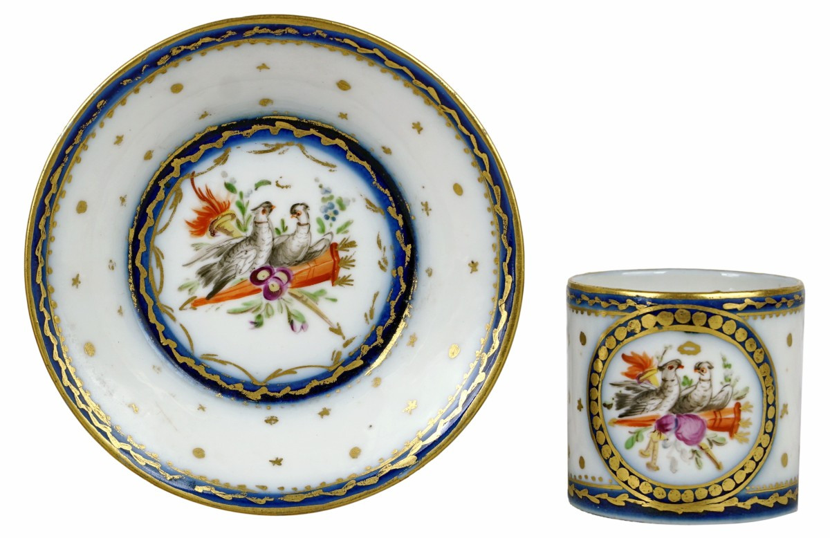 PETITE TASSE MINIATURE et sa SOUCOUPE en porcelaine de BORDEAUX - Atelier de VERENEUILH