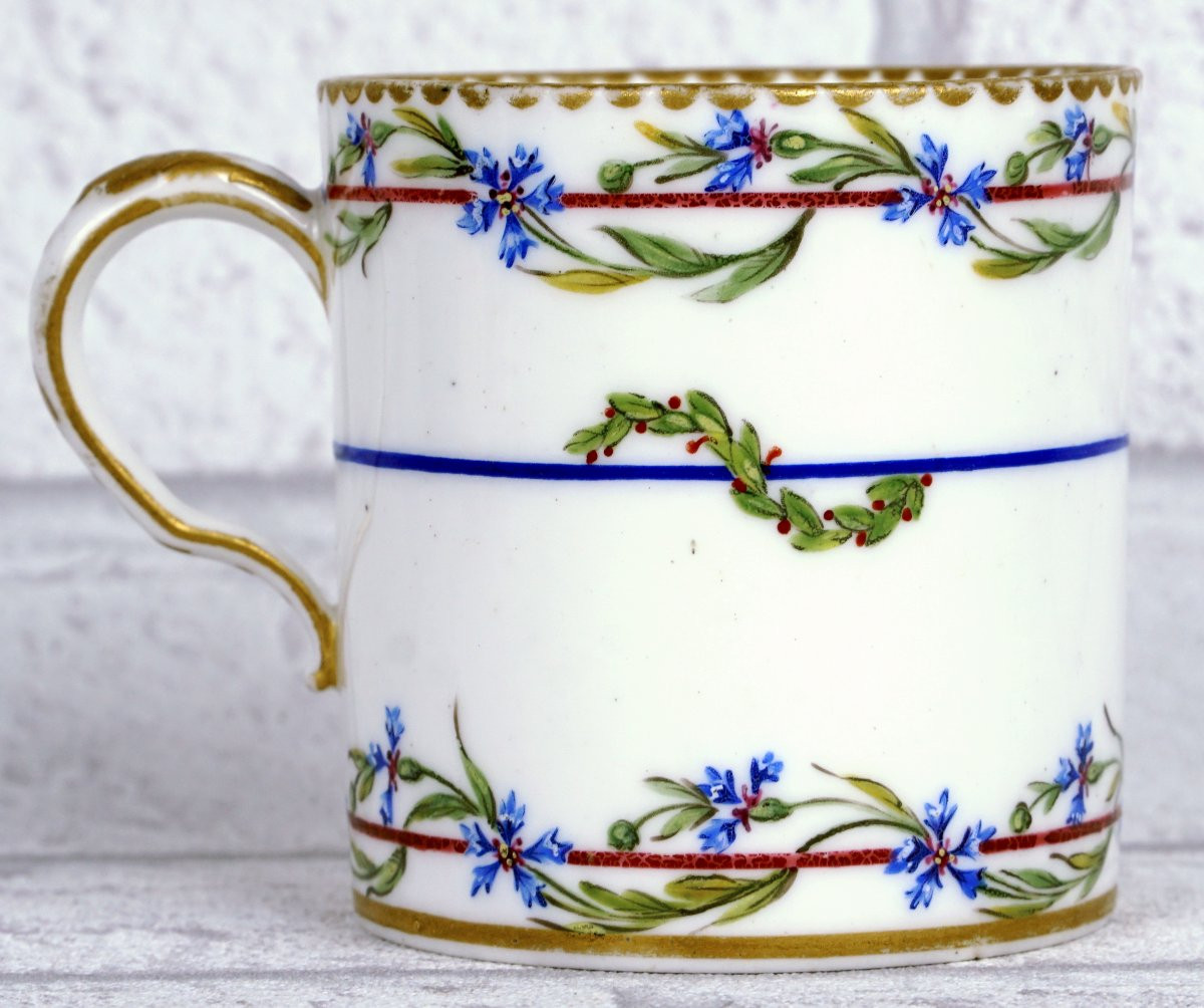 TASSE et sa SOUCOUPE en Porcelaine de SEVRES - Provenant du SERVICE DU GOBELET DU ROI - XVIIIe-photo-1