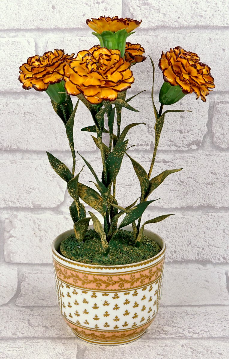 BOUQUET D'ŒILLETS D'INDE de Didier Gardillou  dans un  POT en porcelaine de Paris du XVIIIe-photo-2