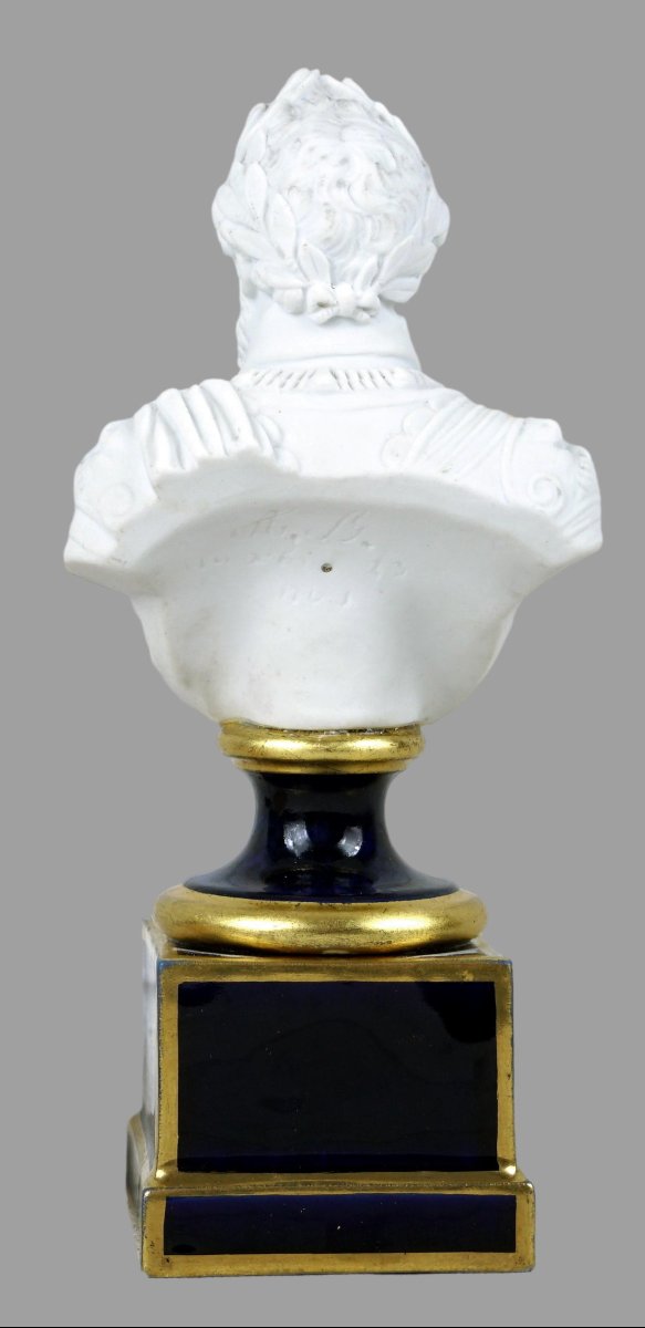 BUSTE D'HENRI IV EN BISCUIT DE PORCELAINE DE SÈVRES – ÉPOQUE LOUIS XVIII (DATE 1823)-photo-4