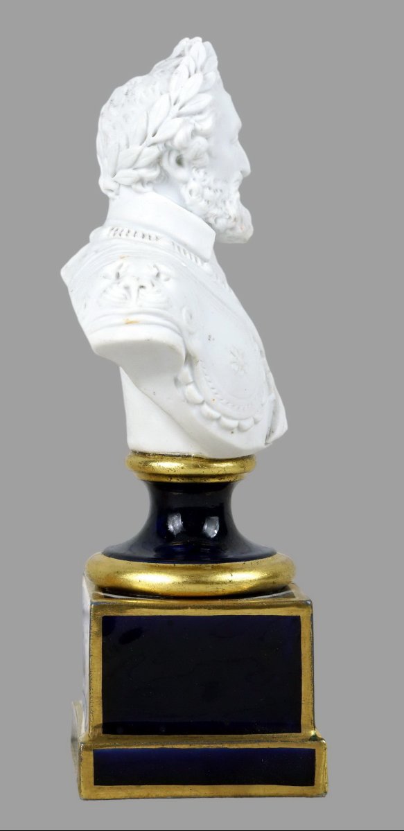BUSTE D'HENRI IV EN BISCUIT DE PORCELAINE DE SÈVRES – ÉPOQUE LOUIS XVIII (DATE 1823)-photo-1